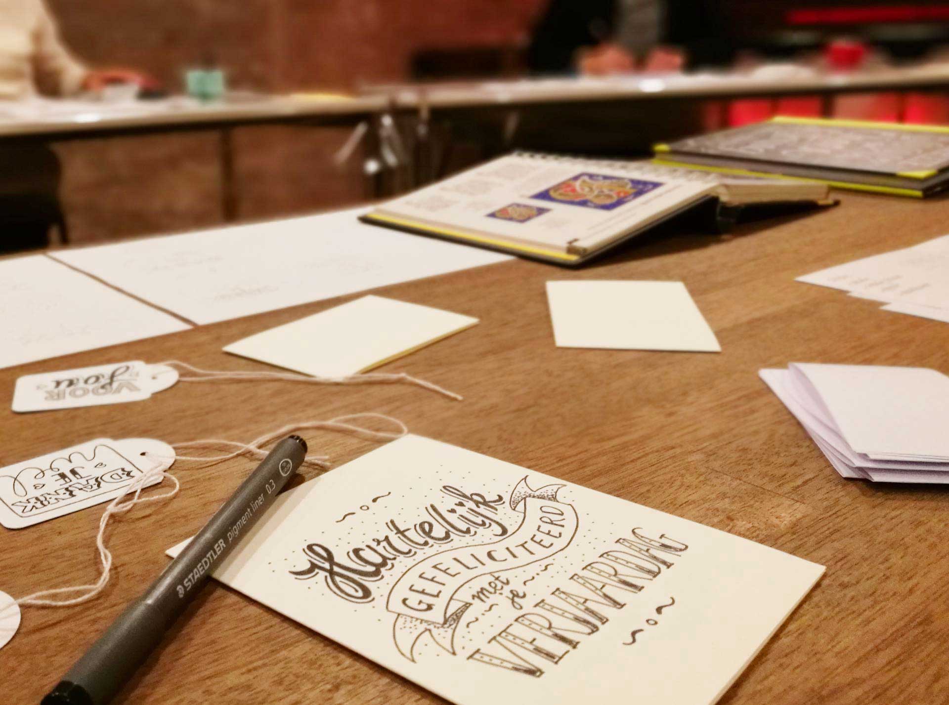 Workshop Handletteren: creatief met letters en versieringen, leuk voor Sinterklaas en Kerst!