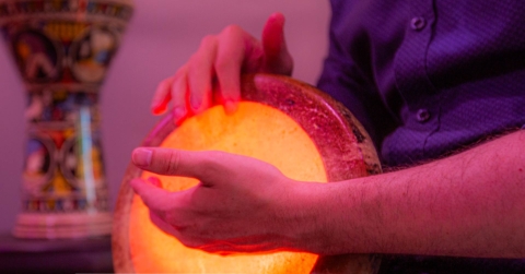Discover the darbuka and its rhythm of cultures